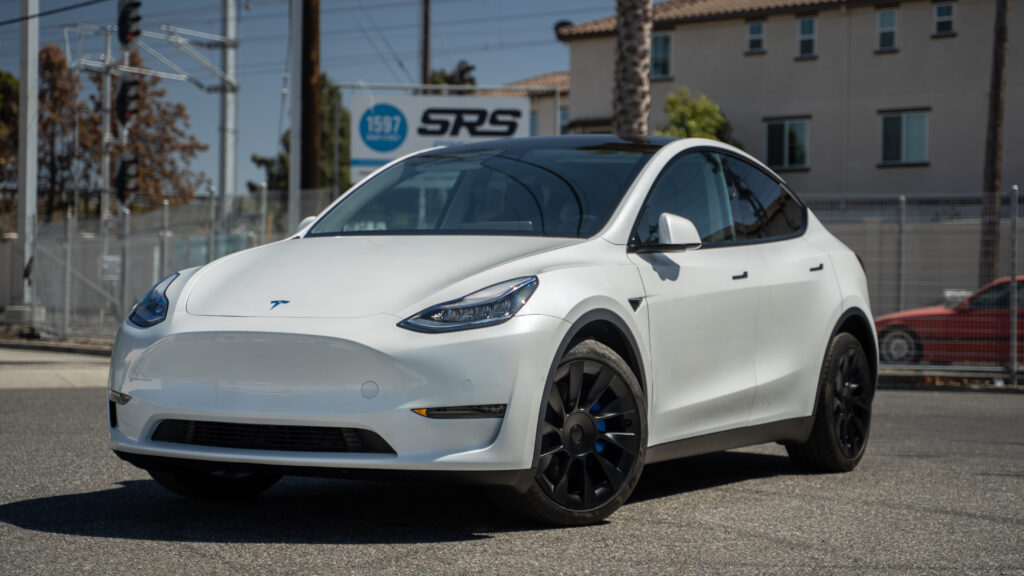 white tesla with caliper wraps